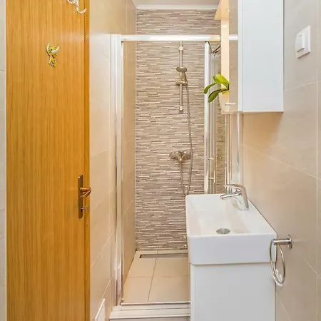 With Wifi Guest house