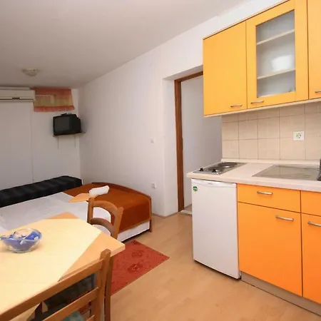With Wifi Guest house